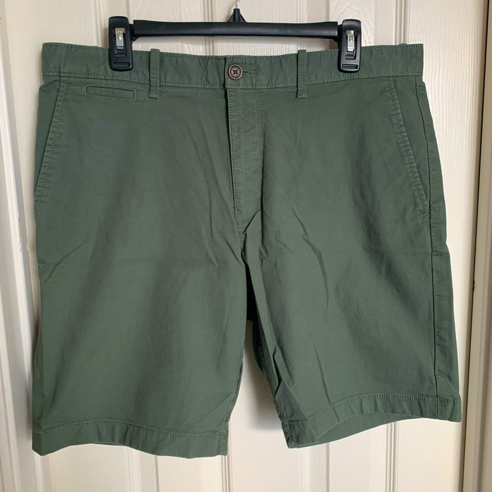 Mens Size 36x9 Olive Green Original Penguin Flat Front Chino Shorts EUC